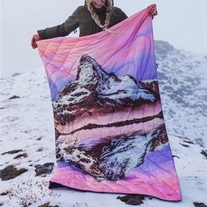 NWOT Rumpl x Rachel Pohl Matterhorn Original Puffy Blanket - RARE